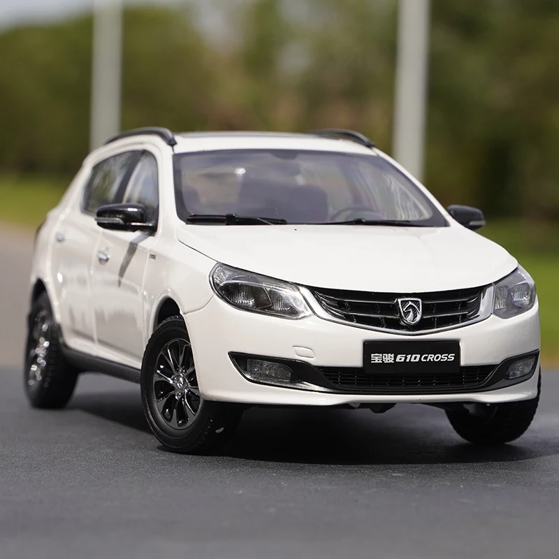 

Масштаб 1:18, модель автомобиля Baojun 610 из сплава Креста
