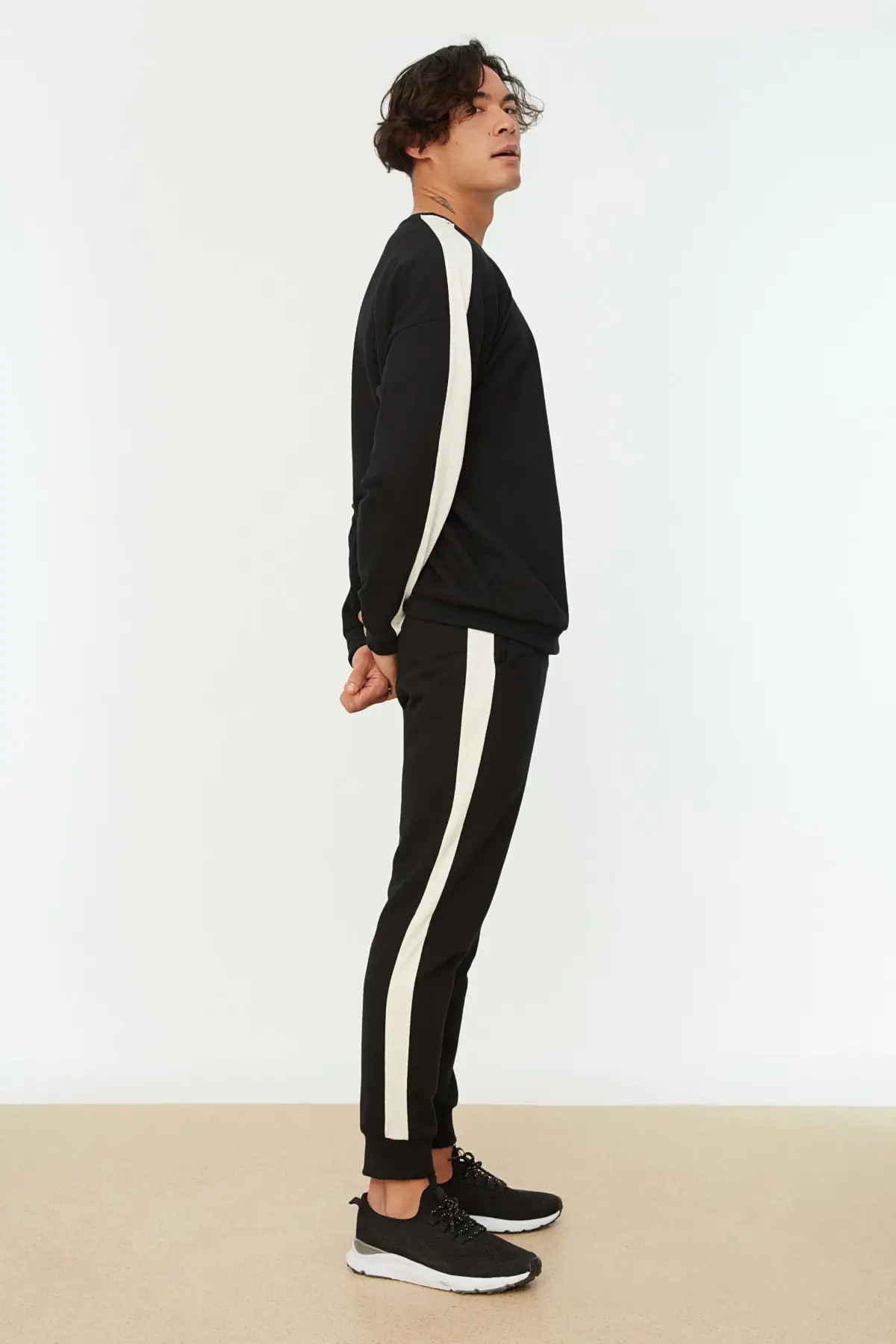 Трикотажный пижамный комплект с вышивкой Trendyol THMAW21PT0382 |