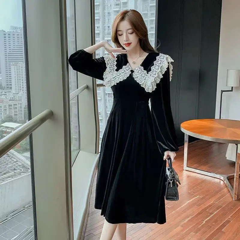 

2022 Autumn Winter Peter Pan Collar Velvet Dress Ladies Lace Stitce Long Sleeve Black Dress Elegant Slim Pleated Korean Dresses