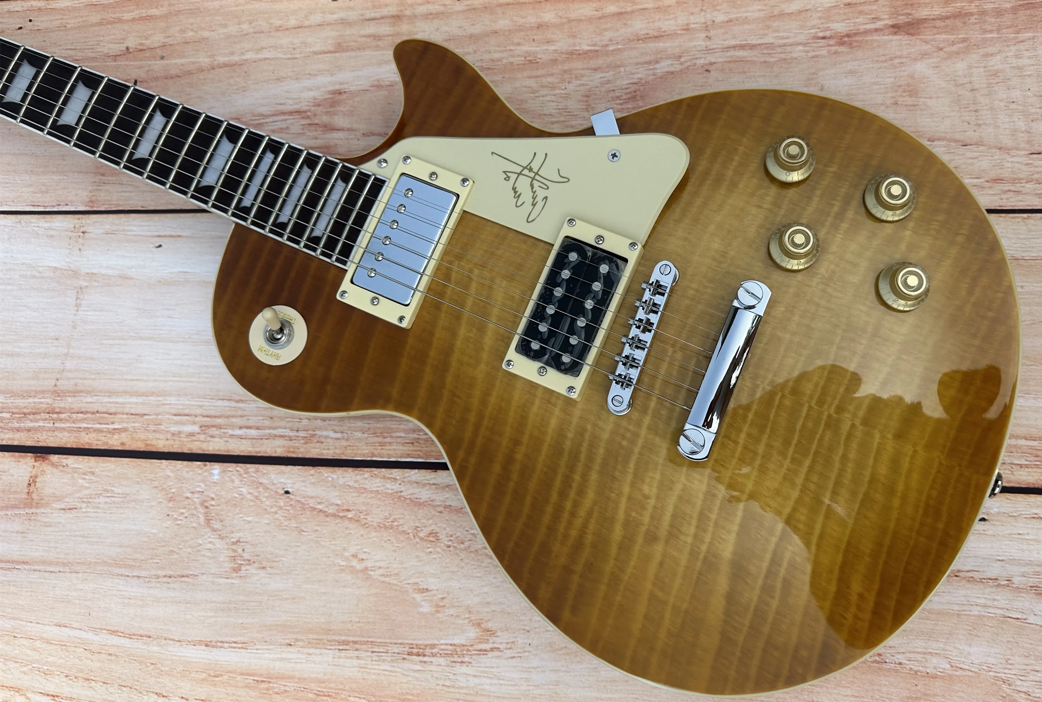 

Standard electric guitar, smoked tiger pattern, hand signed guard, mixed pickup, shiny, imported paint, in stock, quick pack