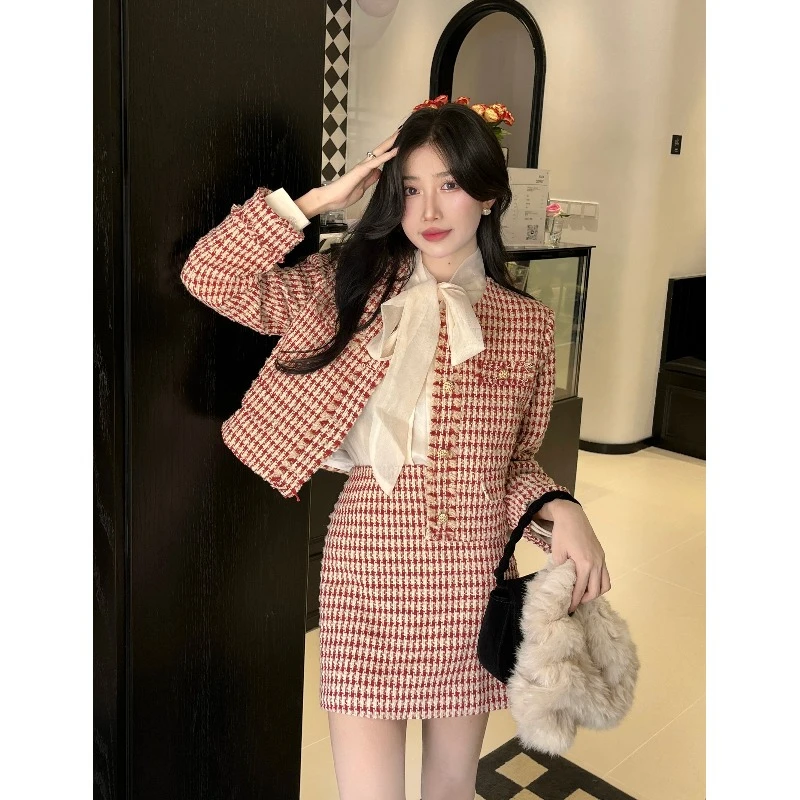 

Модный женский костюм в Корейском стиле, красное короткое пальто, приталенная шифоновая рубашка, мини-юбка, осень 2022, новая женская одежда д...