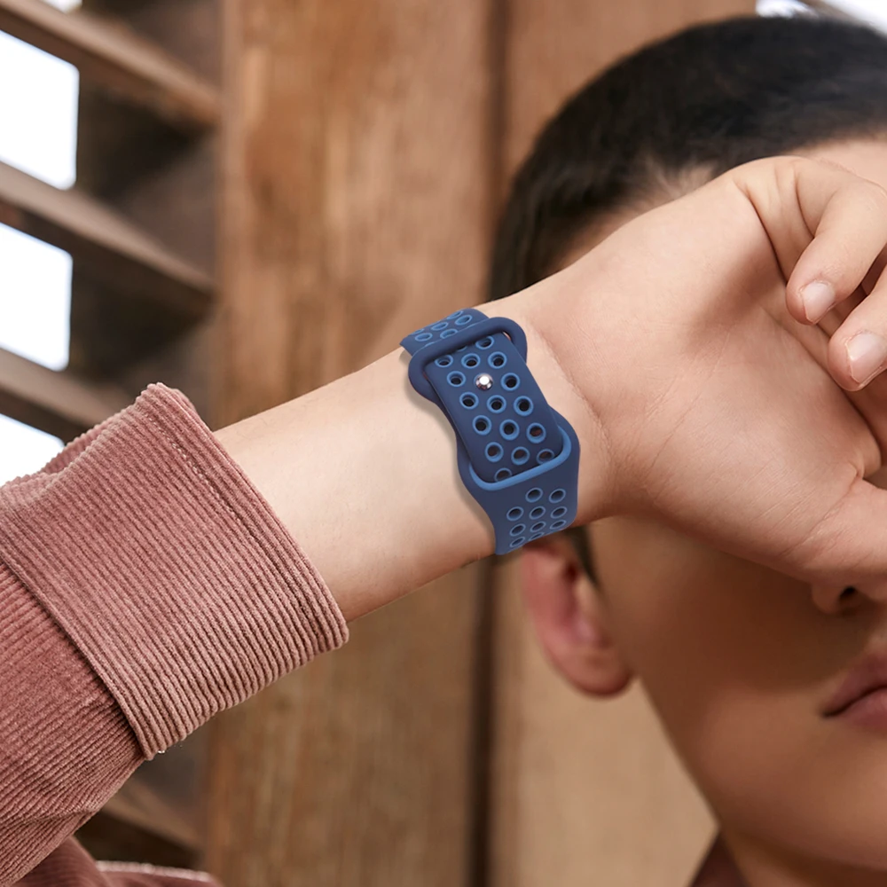 Ремешок силиконовый для Apple Watch Band 44 мм 40 42 38 Воздухопроницаемый браслет наручных