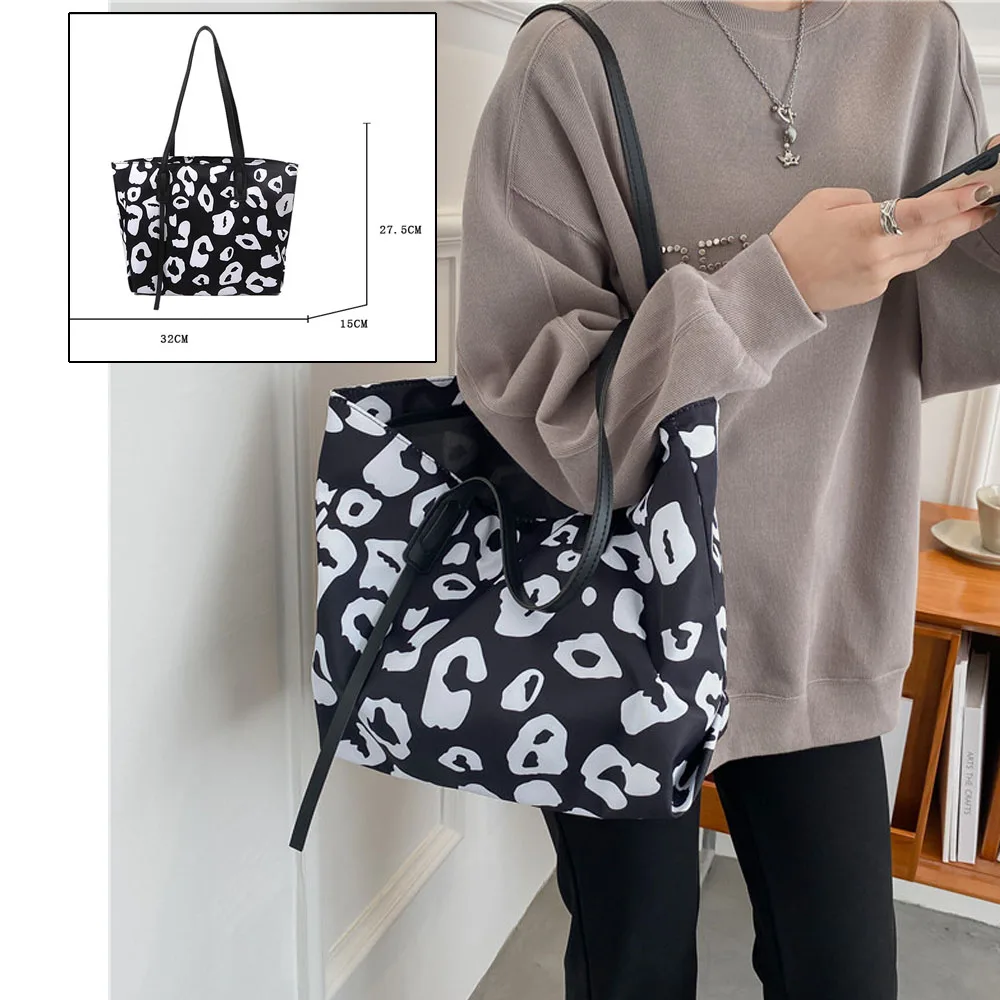 Женская сумка среднего размера с леопардовым принтом