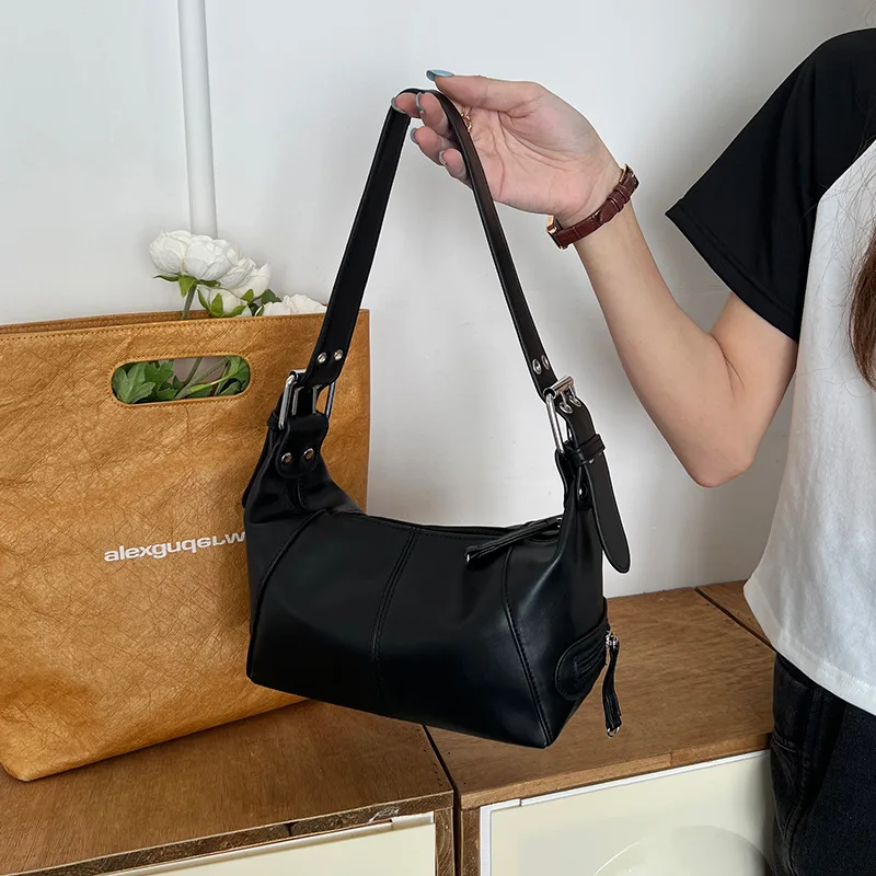 

Black Pu Retro Woman Daily Makeup Underarm Bag 2022 New Fashion Exquisite Soft Texture High Quality Zipper Shoulder Portable