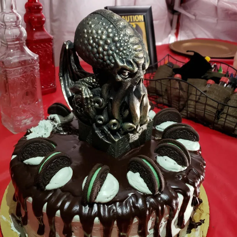 Винтажная статуя в виде черепа Cthulhu