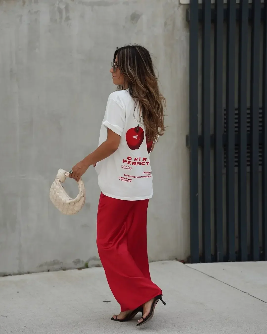 Футболка женская оверсайз с графическим принтом вишни повседневный Топ в стиле