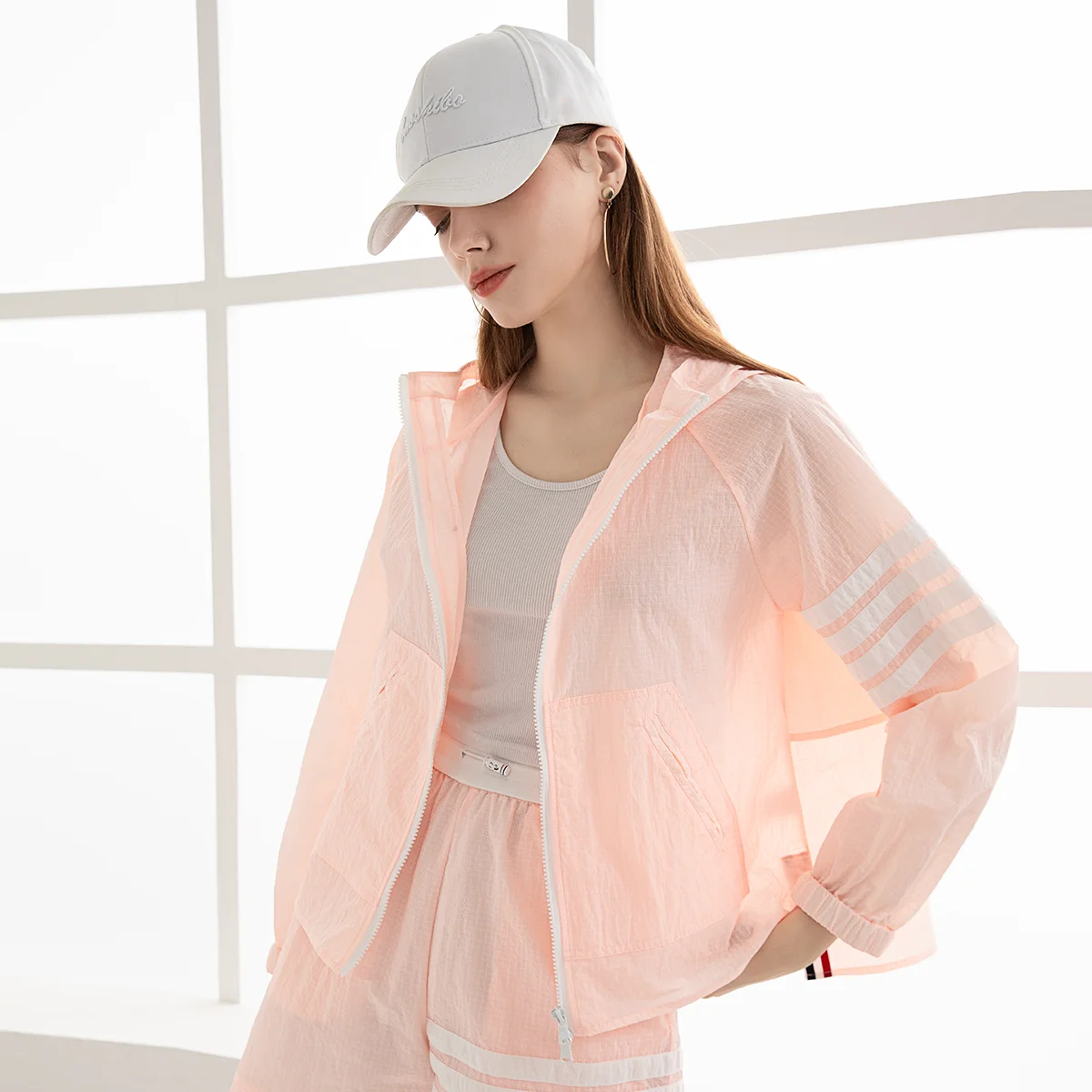 Женская свободная куртка с капюшоном