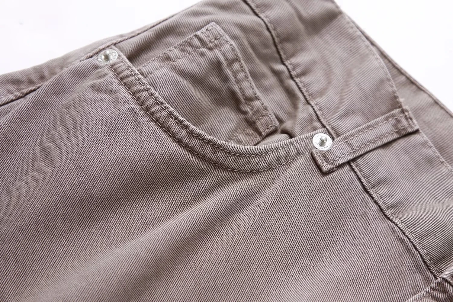 Брюки-карго женские осенние с карманами и широкими штанинами