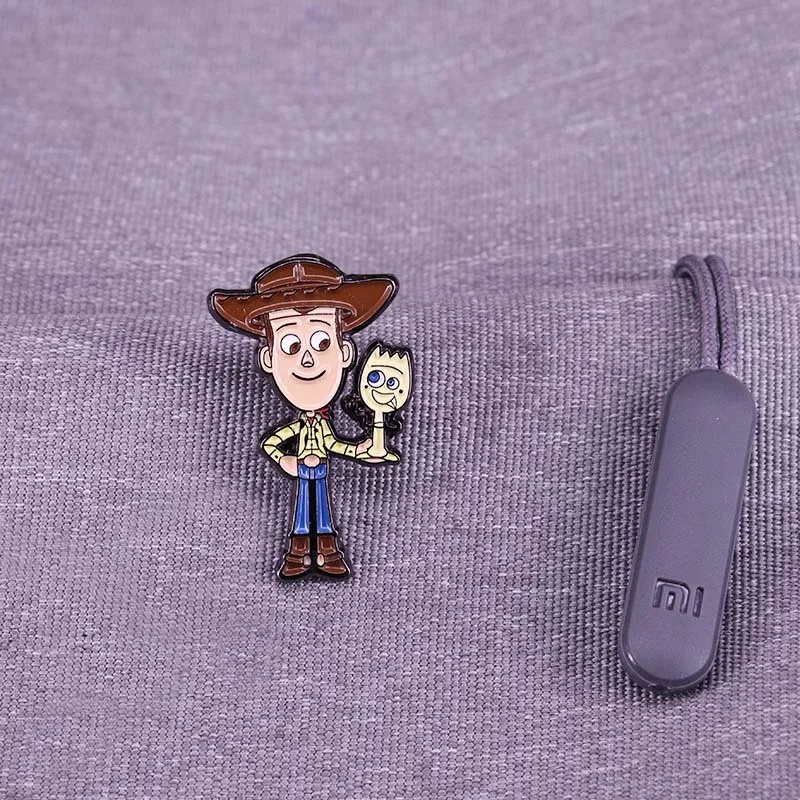 

Disney Woody Fork Brooch Cartoon Cute Toy Story Lapel Pins Fashion Ladies Clothing Small Accessories Jewelry Gifts for Girls