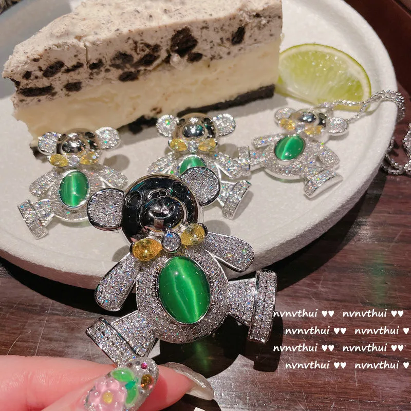 

Bright Cat Eye Gem Bear Earrings Designer 18K Gold Plating Pointed Crystal Peacock Green Zircon Bear Necklace Set