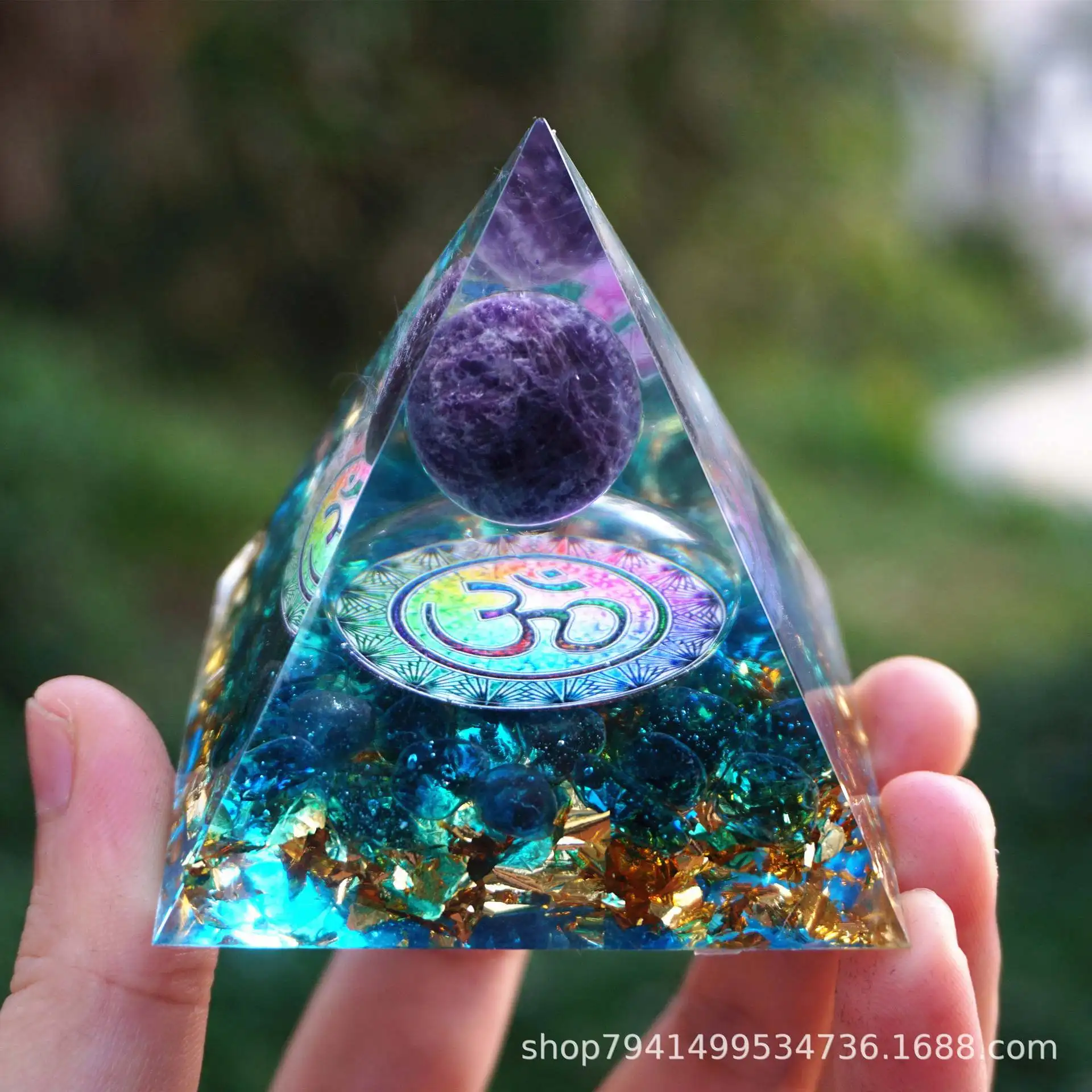 Natural Crystal Energy Generator Pyramid Amethyst Reiki Healing Stone Chakra Resin Pyramid Meditation Tool Room/Car Decor Crafts