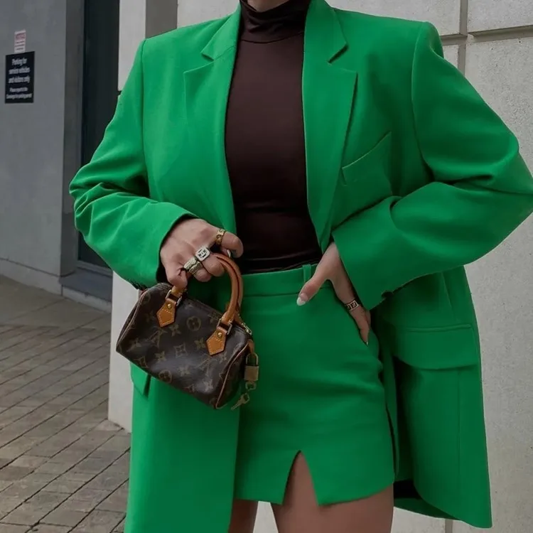 

New High-waisted Split Skirt for Autumn 2023