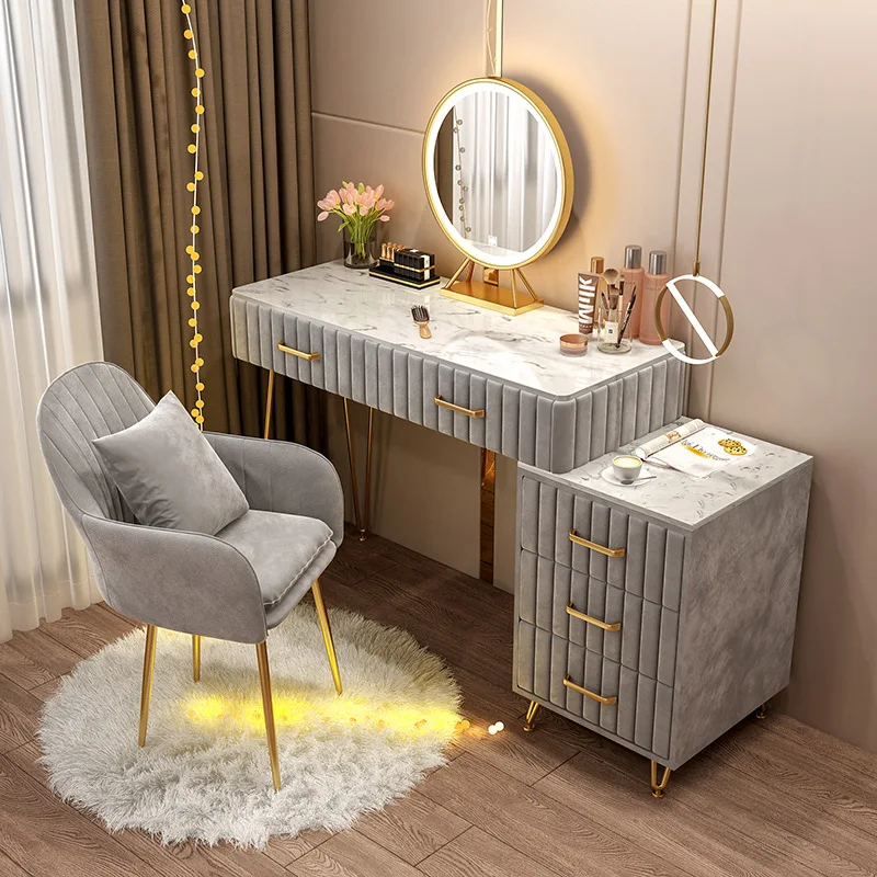 Маленькая семейная модель в скандинавском стиле контрактный и современный