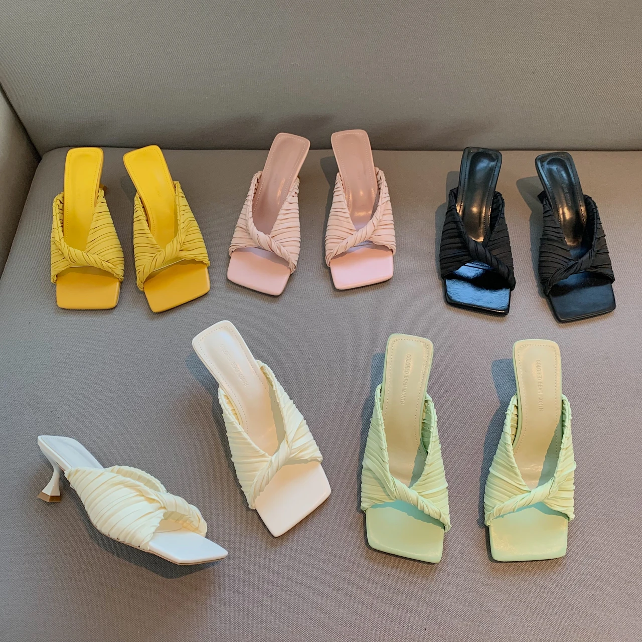 

2022 Summer New Sexy High Heels Slippers Woman Square Toe Fashion Pleated Design Ladies Sandals Party Shoes Open Toe Shoes