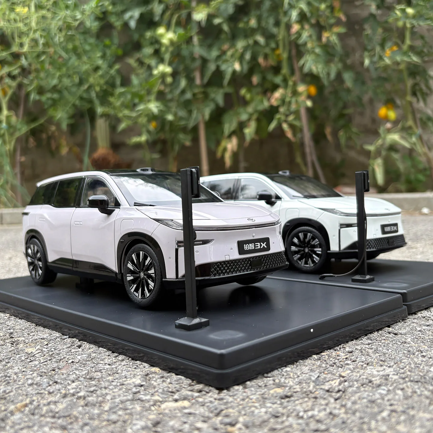 Фото Масштабная модель 1:18, Toyota bZ3X EV, электрический внедорожник, литая модель автомобиля для демонстрации, подарков и коллекций №5