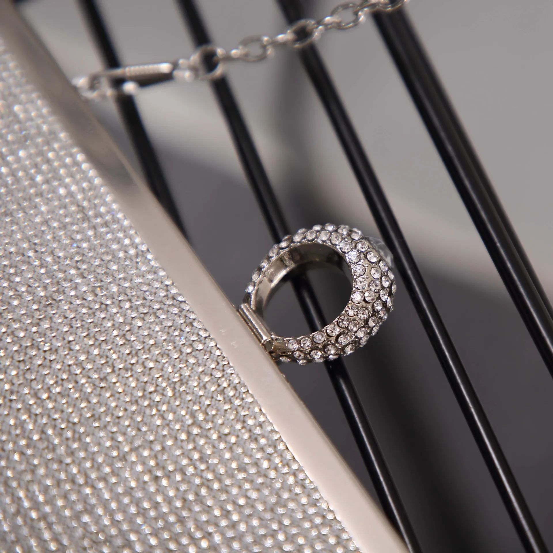 ROENICK Women Diamond Beaded Evening Bags Banquet Chain Shoulder Messenger Wallet Silver Party Cocktail Wedding Mini Minaudiere