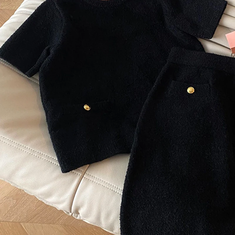 

New 2023 Spring 2 Pieces Skirts Suit O-neck Long Sleeve Pullover A-line Mini Skirt Elegent Gold Button Wool High-end Sets Women