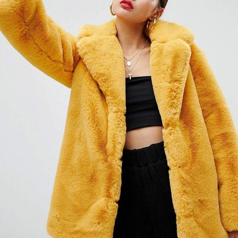 желтая искусственная шуба. желтая шуба. желтая шуба. шубка из искусственного меха. шуба boohoo.