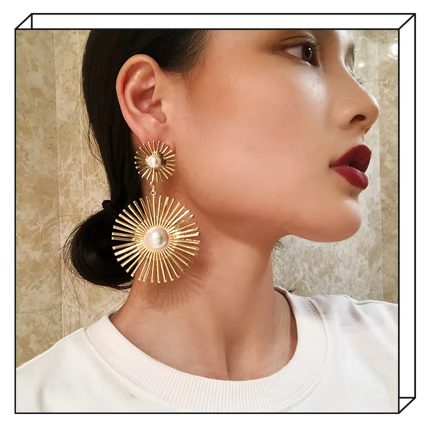 

Fashion women's Earring metal hollow Pearl Earring sunflower Ear Studs Fashion Show walk show Earring Temperament girl Earrings