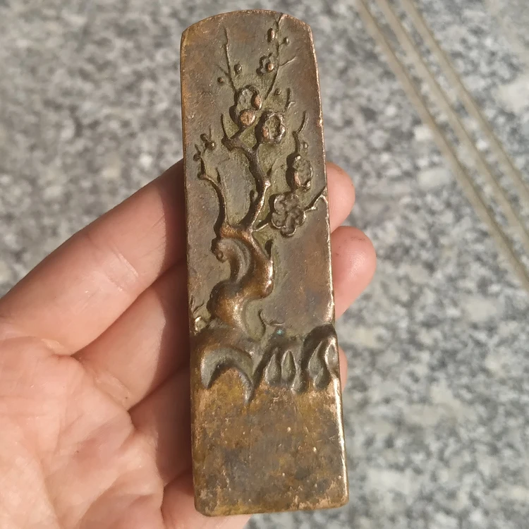 

Antique miscellaneous Qing dynasty scholar seal, plum blossom fragrance, from bitter cold to plum blossom copper seal, seal clay
