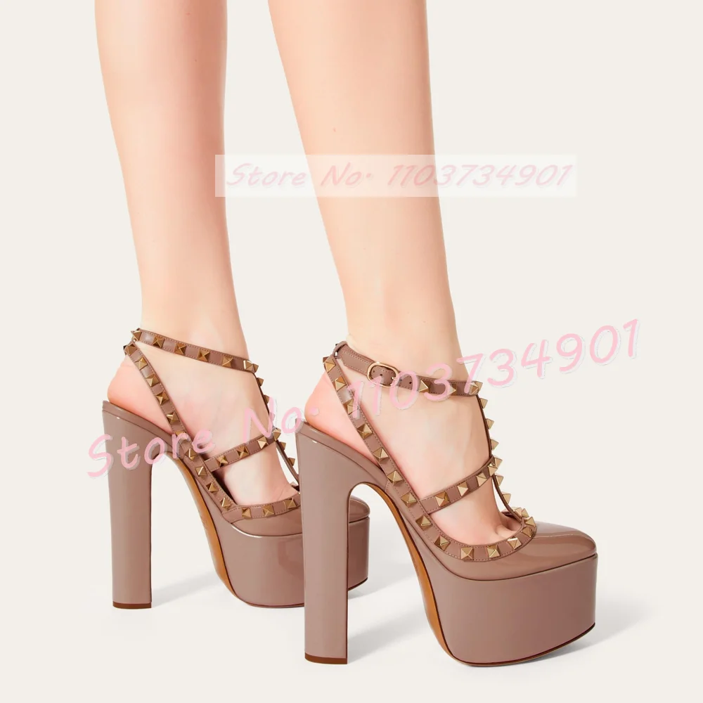 Сандалии женские на платформе с металлическими заклепками элегантные пикантные