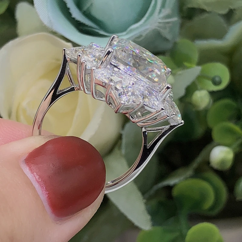 

Huitan Transparent Cubic Zirconia Snowflake Rings for Women Luxury High-quality Silver Color Wedding Bands Dance Party Jewelry