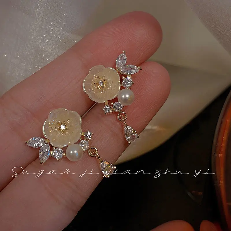 

Elegant Flower Earrings for Women Trendy Zircon Pearl Stud Earring Female Fashion Jewelry Charm Earrings Vintage Ear Stud Gifts