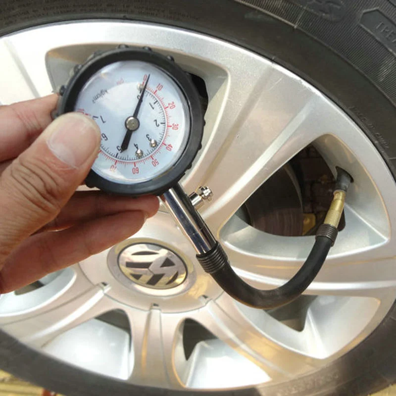 Измерение давления в шинах автомобиля. Манометр для измерения давления в шинах велосипеда. Портативный автомобиля датчик давления. Датчик давления в шинах велосипеда. Манометр для измерения давления воздуха в шинах высокоточный купить.