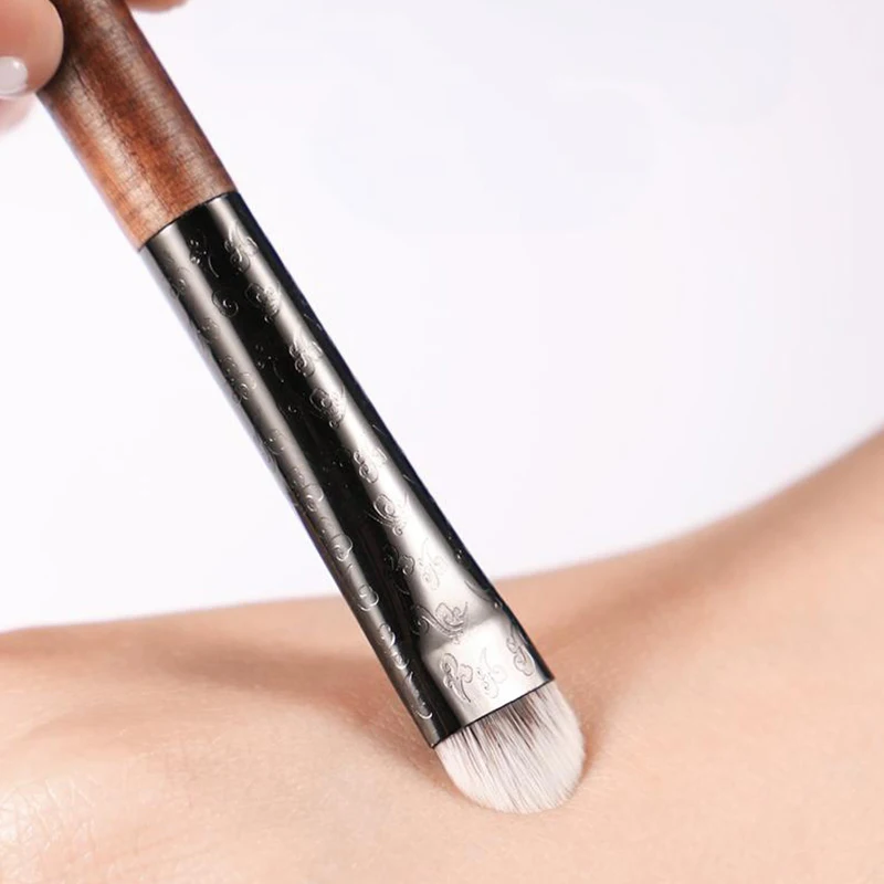 CHICHODO Профессиональная кисть для макияжа из шерсти животных Белая ультратонкая