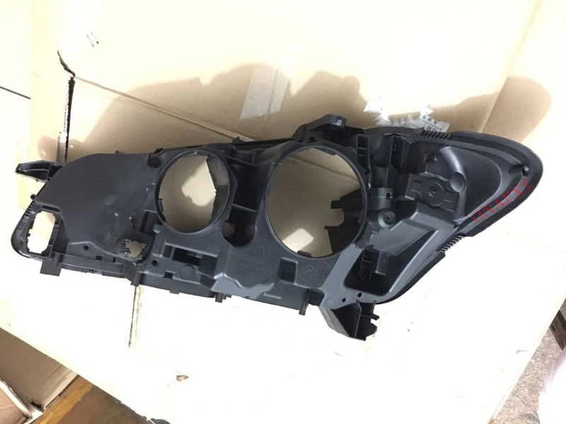 Рисунок 2 - Задняя крышка передней фары Mercedes-Benz S-Class W221