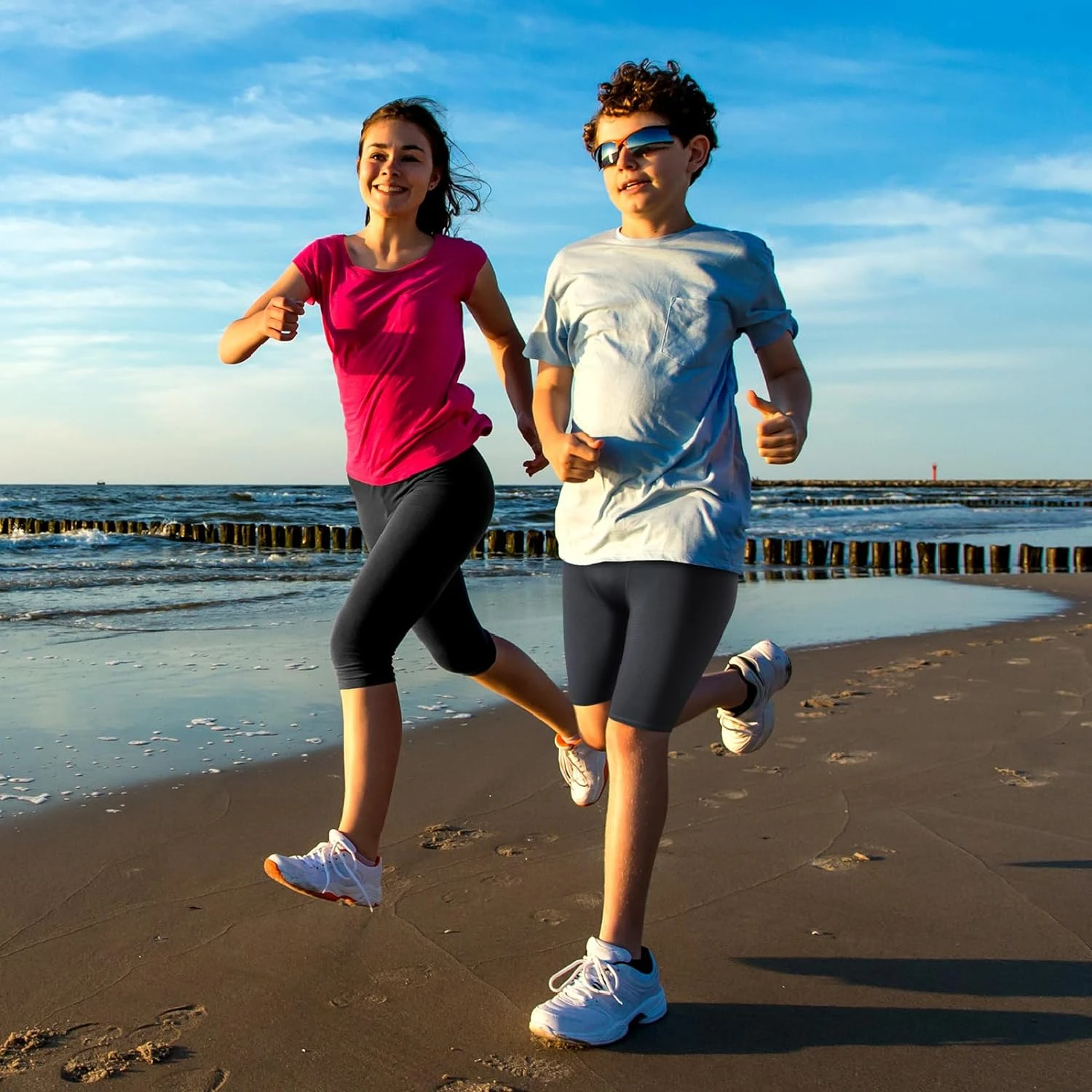 Дышащие и высокопроизводительные компрессионные шорты для активных мальчиков.