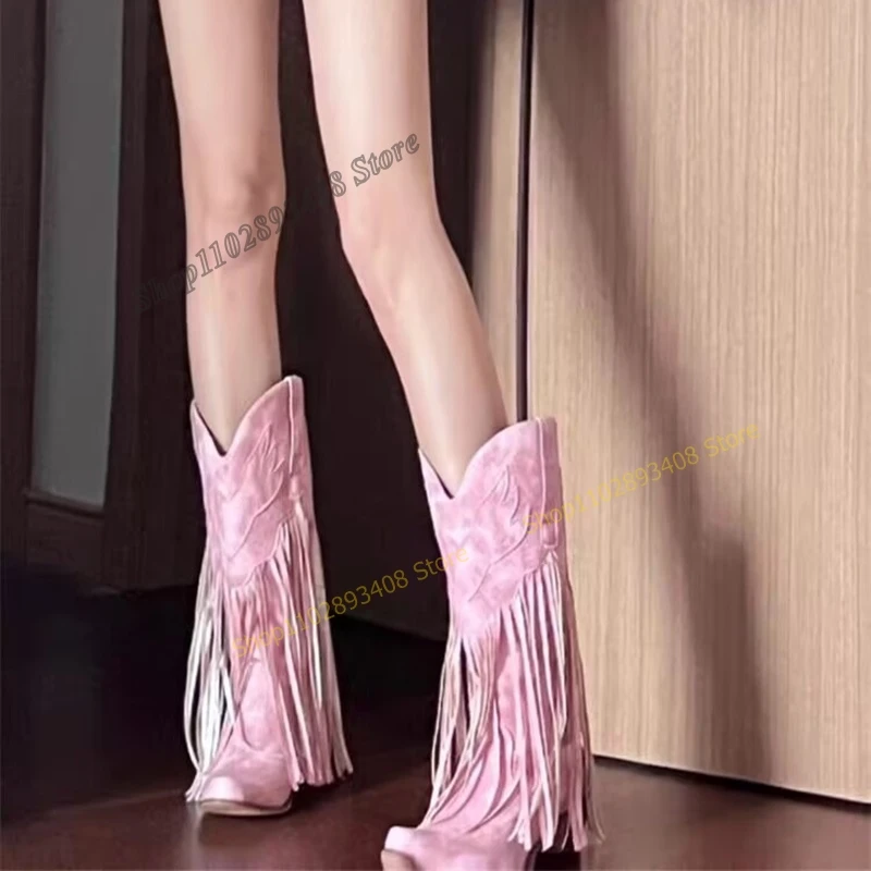 Рисунок 2 - Женские сапоги с кисточками