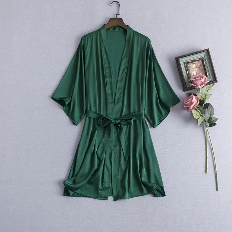 Атласный халат-кимоно зеленого цвета