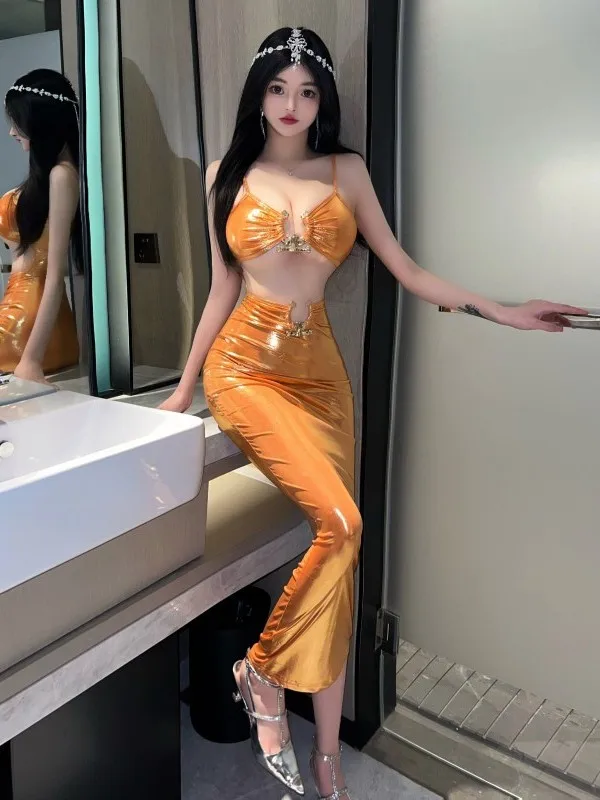 Соблазнительное очаровательное позолоченное яркое цветное платье на бретельках