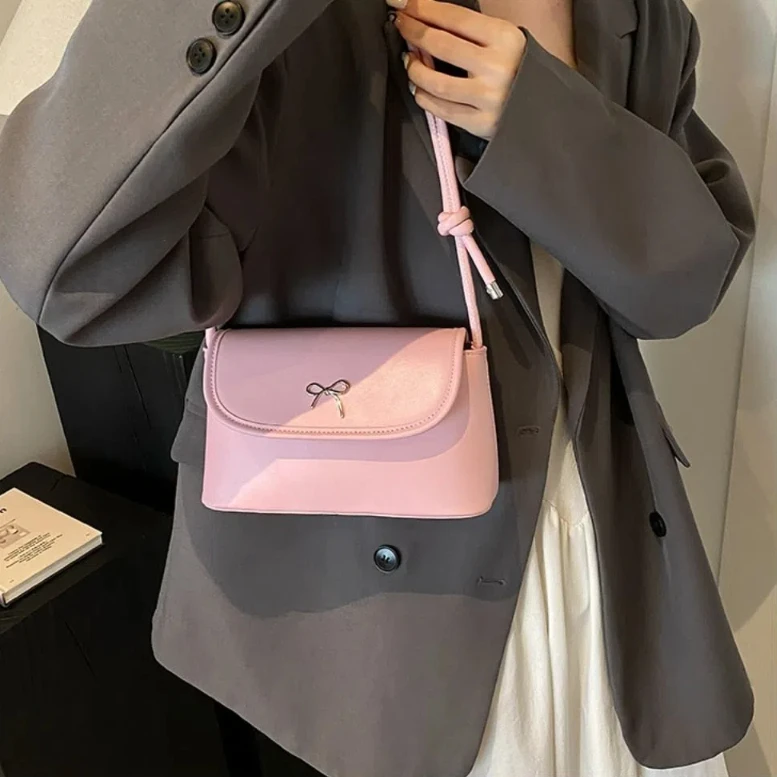 Трендовая дизайнерская сумка для подмышек с бантом однотонная из искусственной