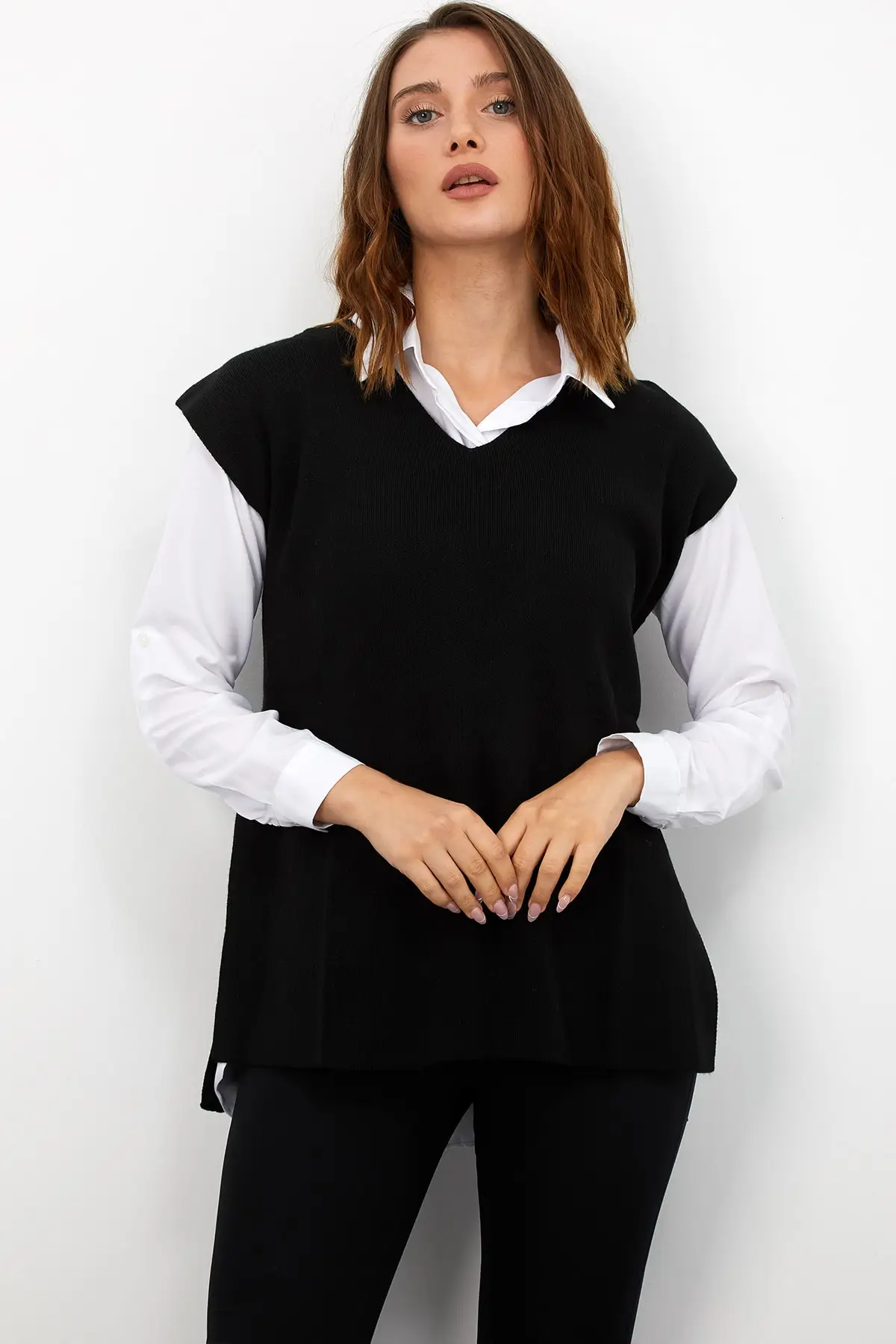 

Женский Длинный трикотажный джемпер с V-образным вырезом и поясом, черный