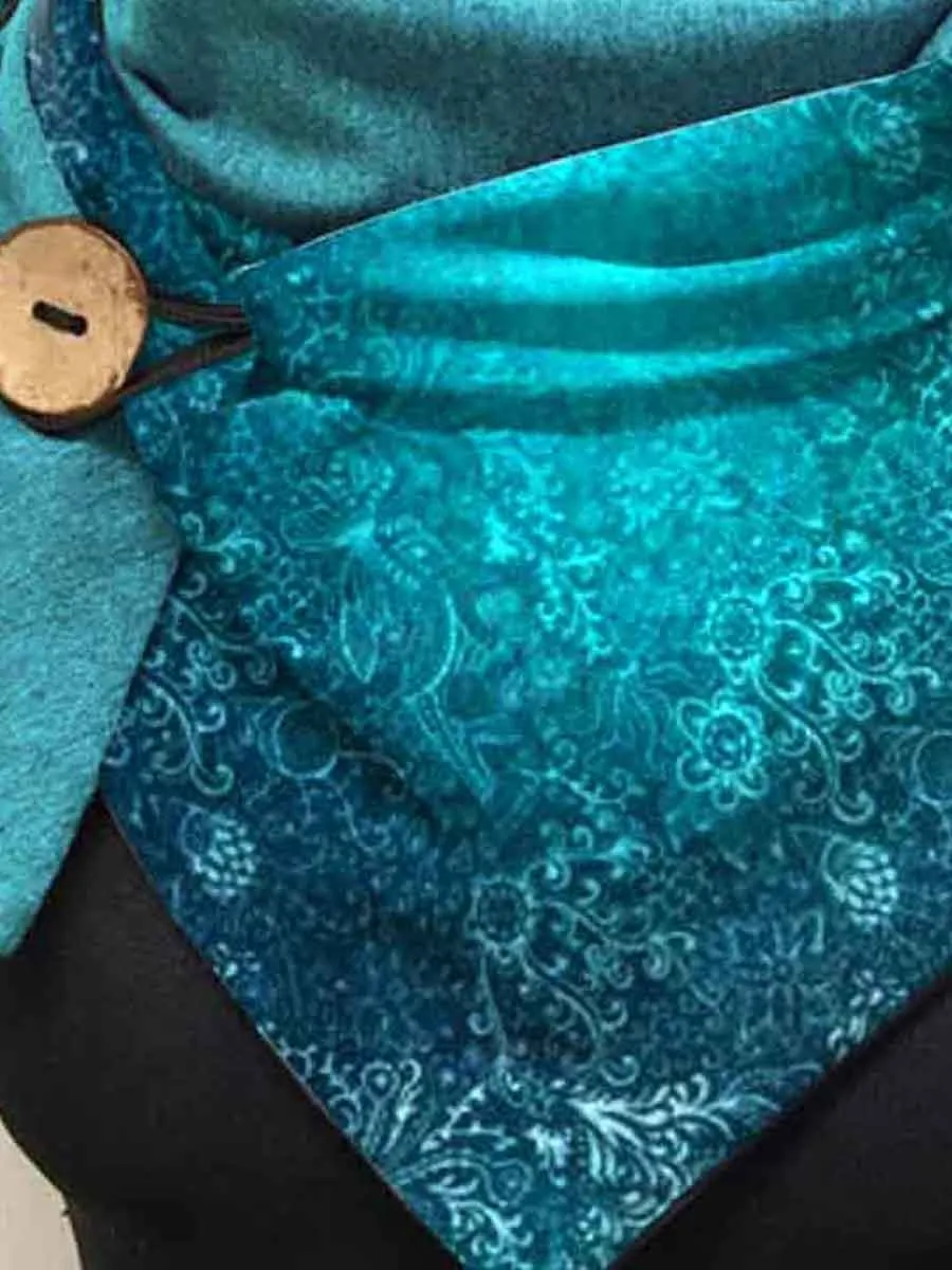 Рисунок 2 - Треугольный шарф с цветочным принтом