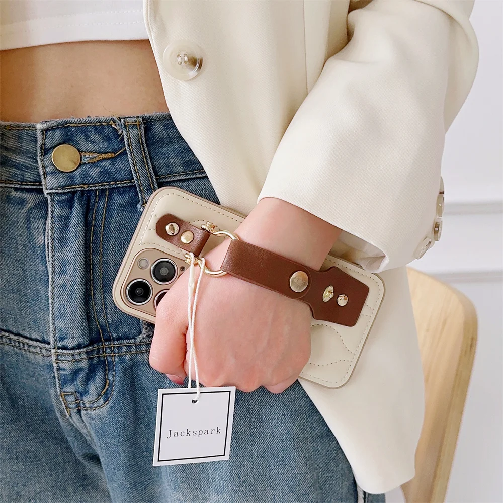 Luxury Brown Wristband Phone Case for Iphone11 12 13 14 Pro Max 14Plus White Soft Leather Minimalist Phone Cover for 14Pro 13Pro