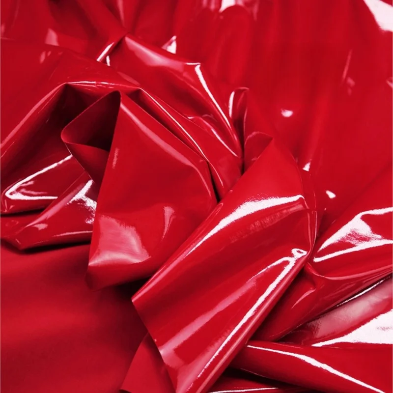 Черная зеркальная эластичная трикотажная глянцевая ткань из искусственной кожи