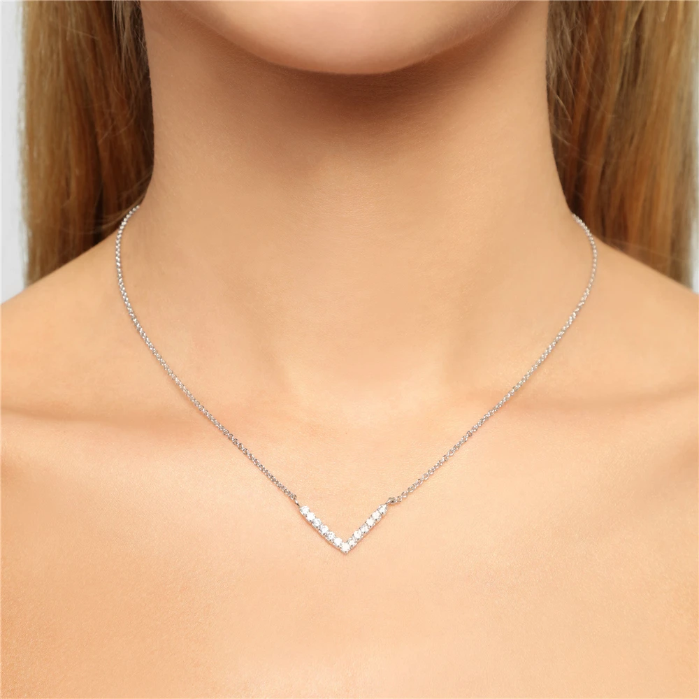 

INS Fashion Sparkling Rhinestone V Necklace Boho Bridal Wedding Bling Crystal Clavicle Chain Exquisite Jewelry Gifts for Women