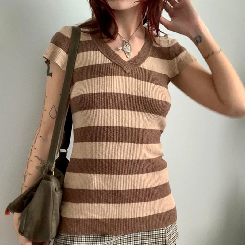 

Dourbesty 2000s Vintage T-shirt Aesthetic Striped Short Sleeve V Neck Tops Women Crop Top y2k Casual Tee E Girl Grunge Clothes
