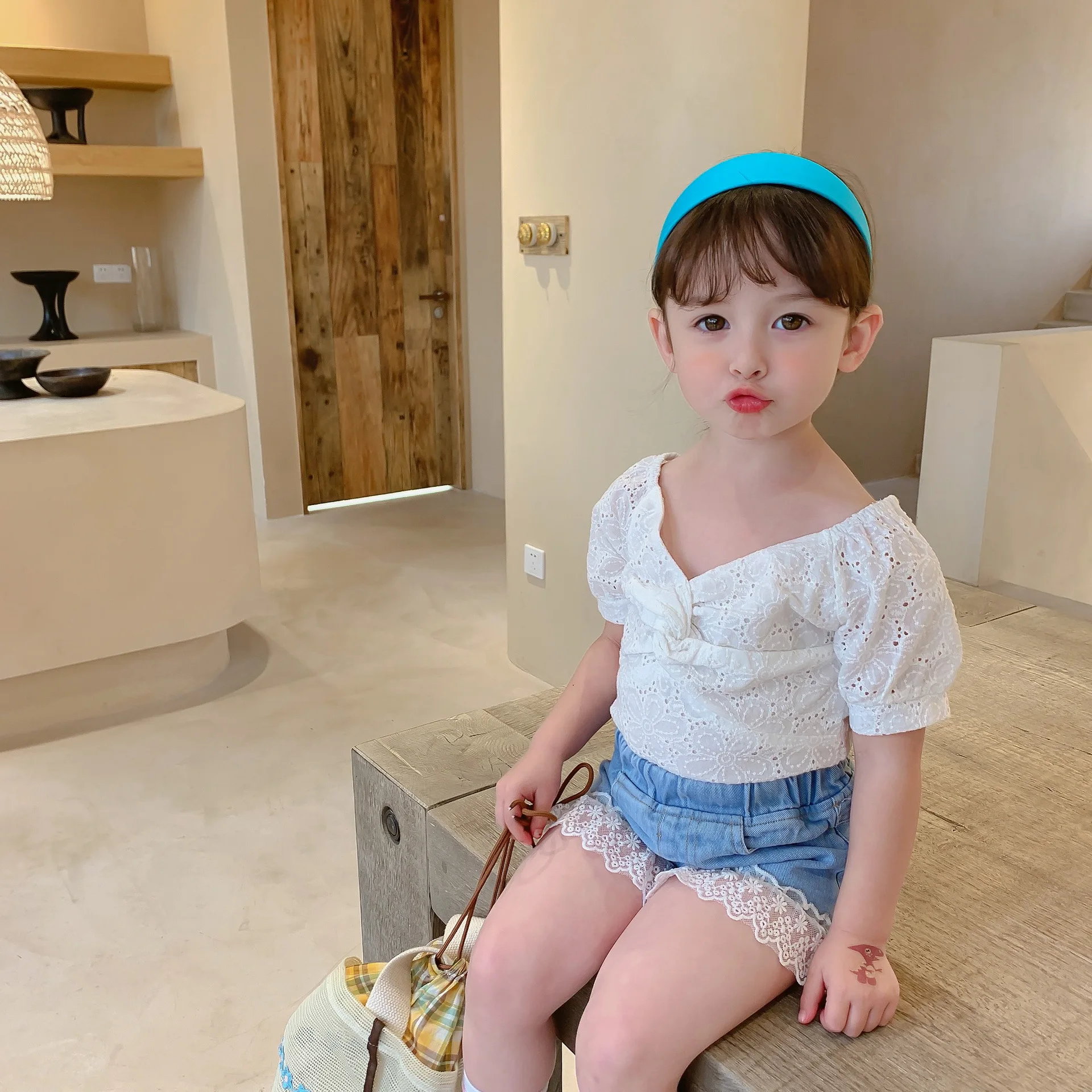 

2022 summer new girl's shirts children's clothes cute lace hollow lace tops