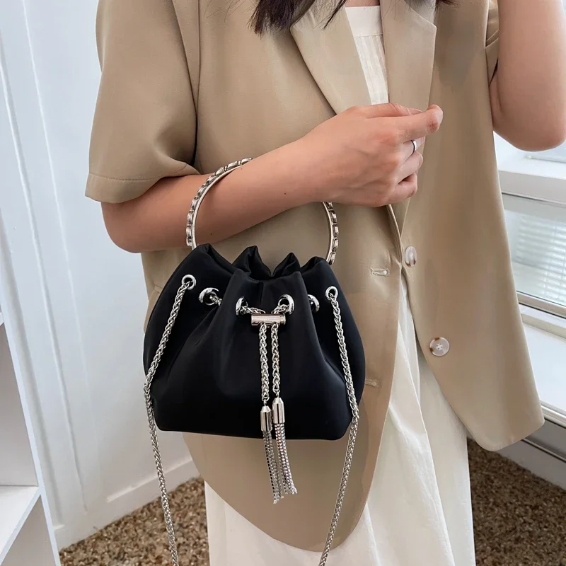 

Rhinestones Top Handle Bags For Women Luxury Designer Handbag Metal Chain Drawstring Bucket Bag Diamond Handle Crossbody Bag Sac