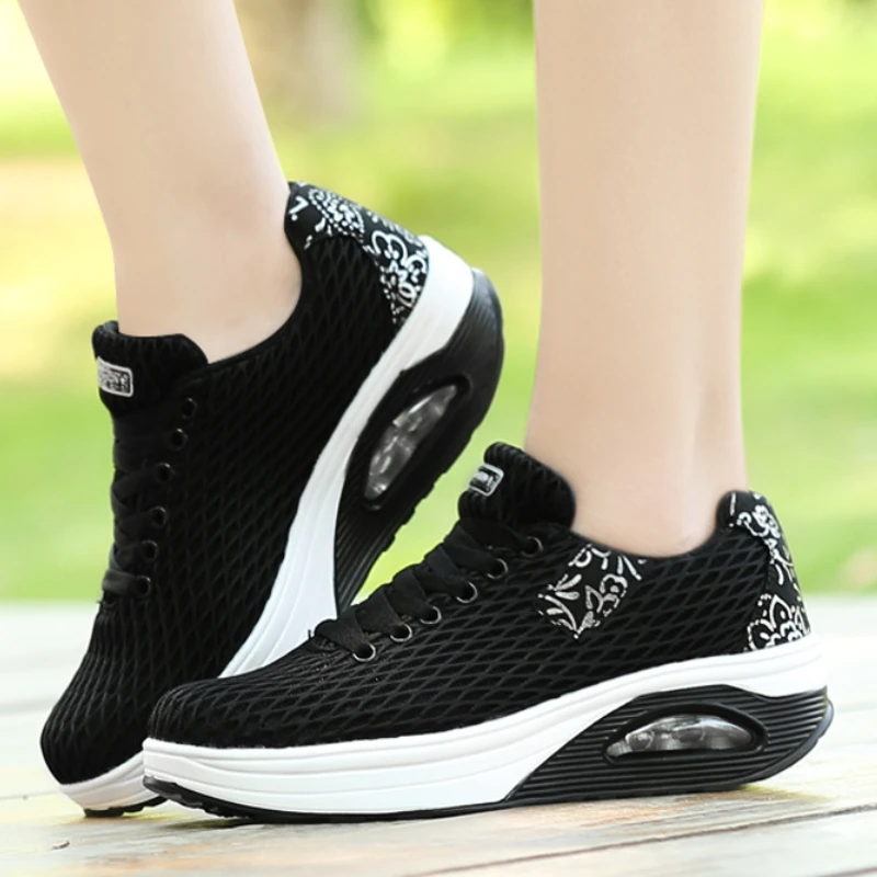 Light Casual Sport Shoe for Women Large Mesh Breathable Tennis Training Footwear Outdoor Air Cushion Cushioning Chunky Sneakers