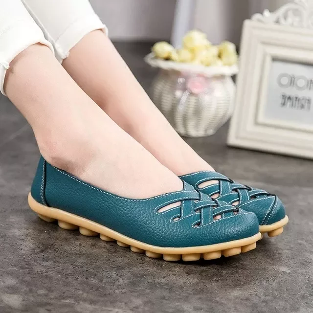 

NEW 2023 shoes women sneakers 2022 fashion leather shoes woman summer hollow out loafers mother women sandals ladies shoes plus