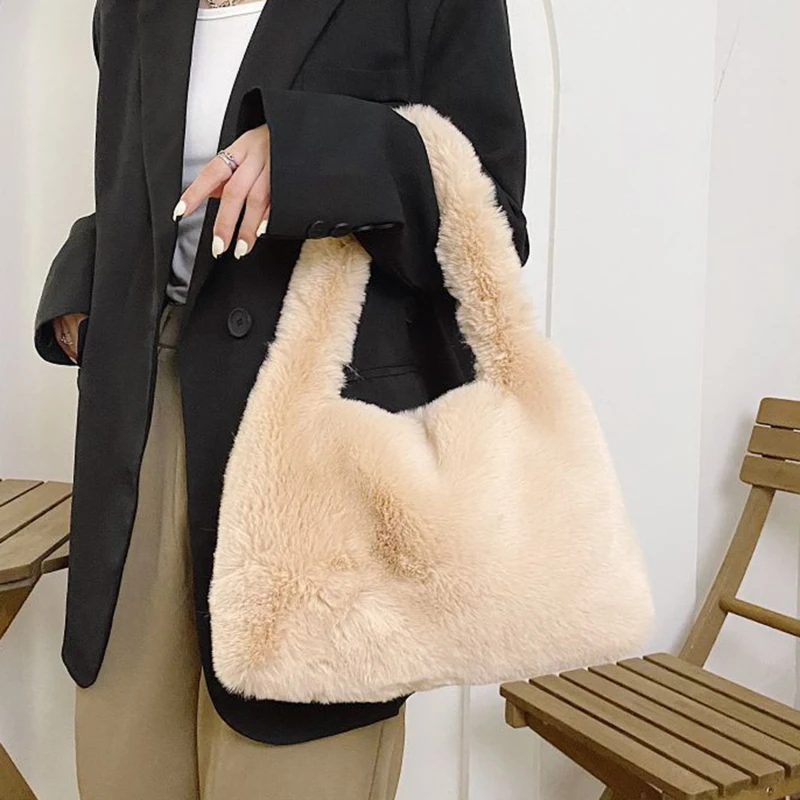 

Женская Повседневная Сумка-тоут, мягкая большая плюшевая сумка через плечо, новинка зимы 2022, простые однотонные модные дизайнерские сумки и...