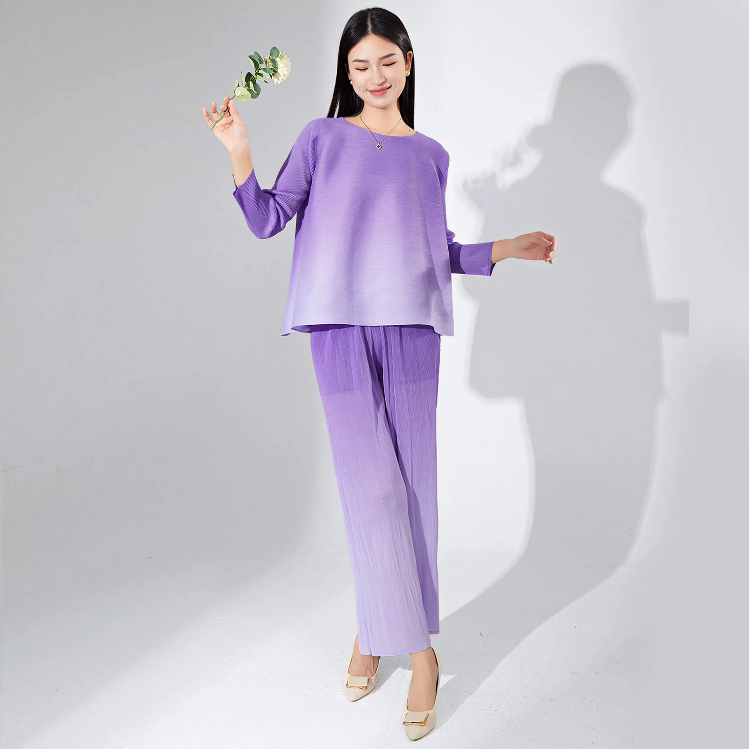 

Женский комплект из двух предметов, свободная футболка с длинным рукавом и плиссированные прямые брюки градиентного цвета