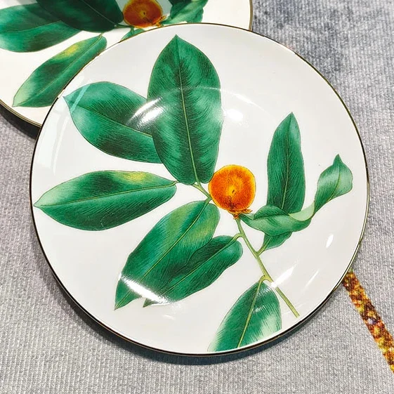 Фарфоровая тарелка 