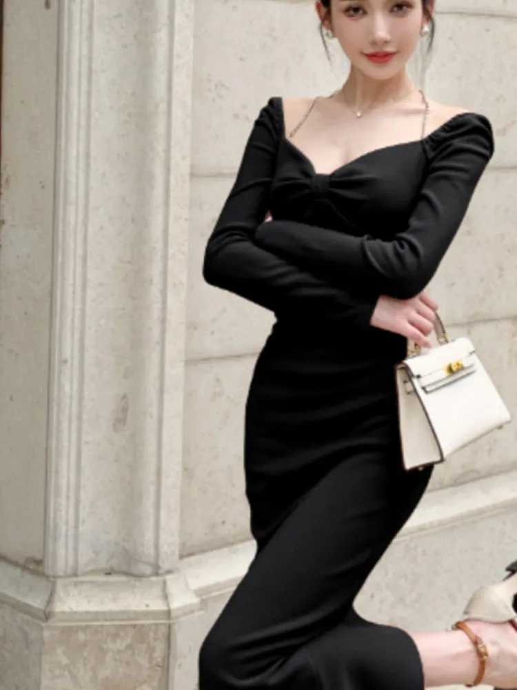 Женское тонкое облегающее платье миди с лямкой на шее винтажное осеннее