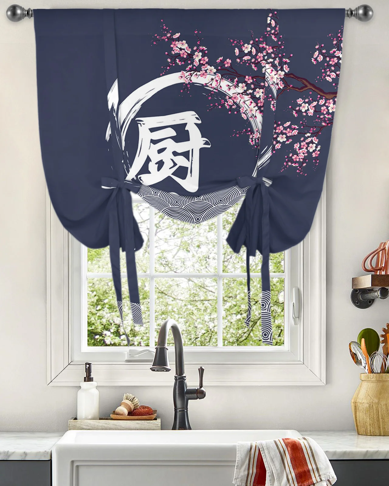 короткие японские шторы фото в интерьере